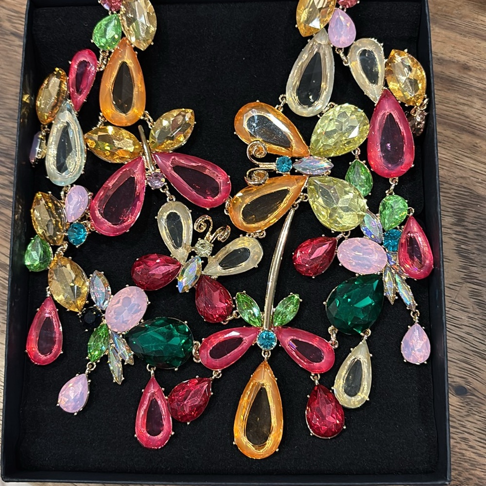 NWT- GORGEOUS STATEMENT Gemstone Necklace - Picture 8 of 8